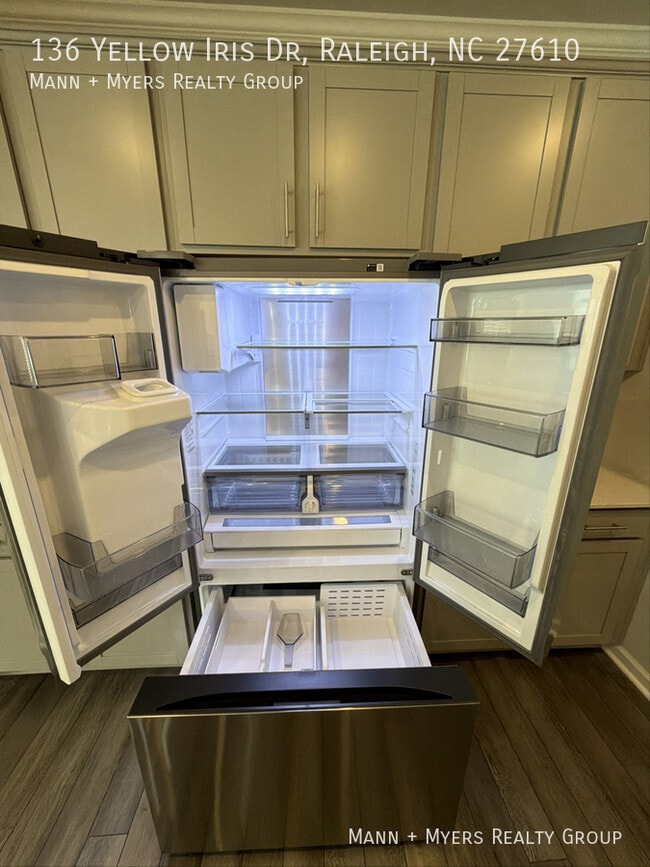 Photo - 136 Yellow Iris Dr