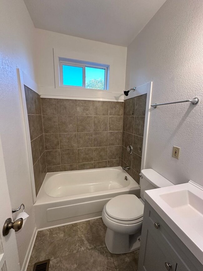 Photo - 3 Bed / 1 Bath House