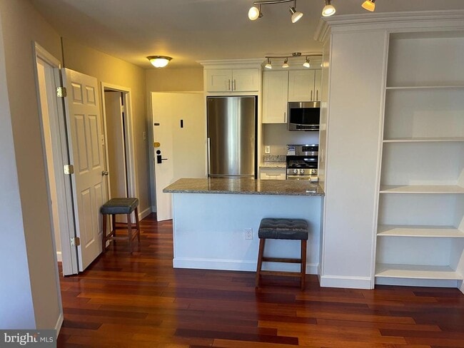 Photo - 950 25th St NW Unit 607-N