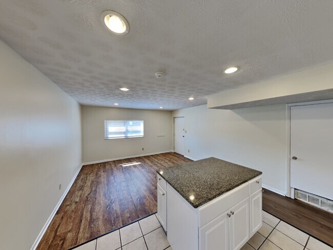 1620-1636 Indianola Ave-1630