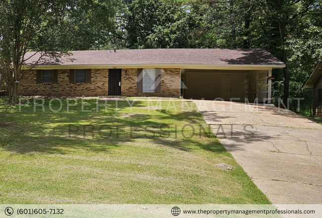 Building Photo - Renovated and Ready! Rental