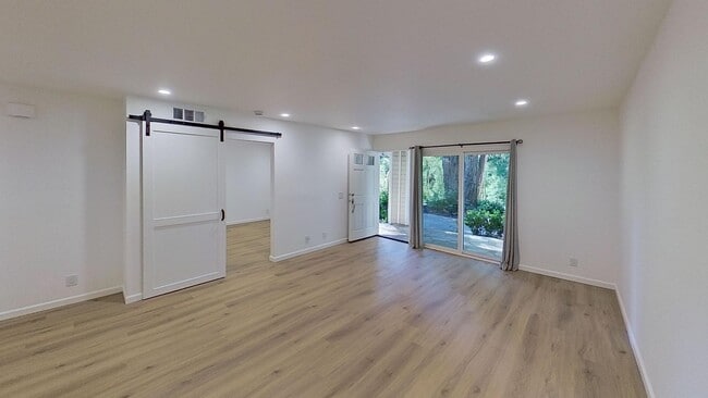 Building Photo - 1 bed/ 1 bath Condo in Goleta-Eucalyptus Grove HOA