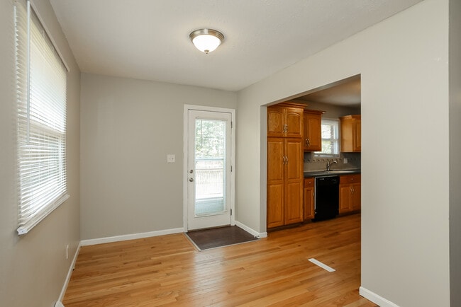 Photo - 909 Ridge Dr