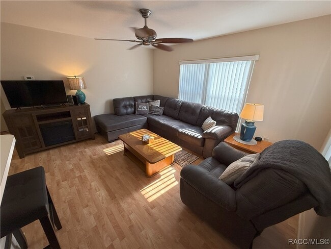 Photo - 853 SE Mayo Dr