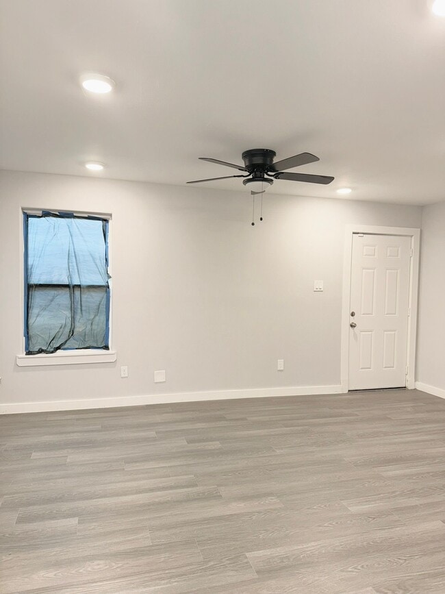 Photo - 8109 Denton St