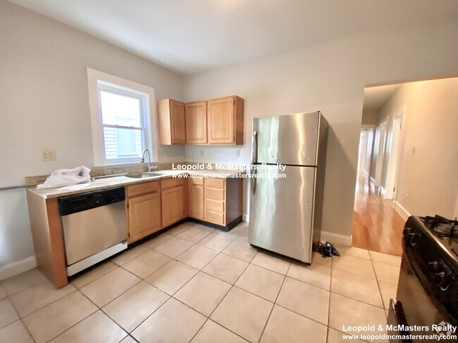 Building Photo - 21 Roseclair St Rental