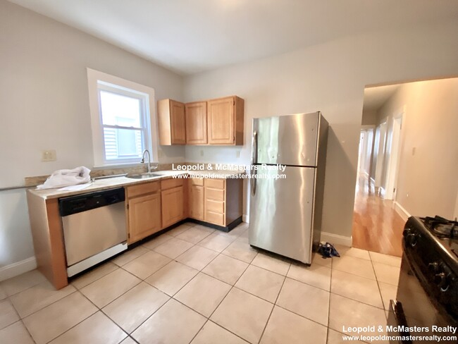 Building Photo - 21 Roseclair St Rental