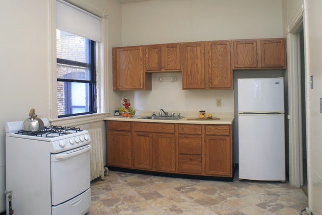 Photo - Oakland/Bates Apartments