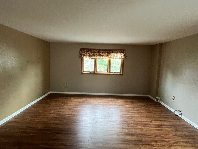 Photo - 124 Meadow Ln