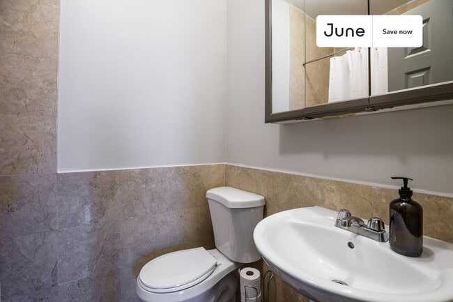 Photo - 336 W 46th St Unidad 4F