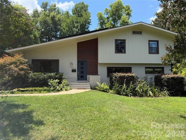 Building Photo - 1824 Tamworth Dr