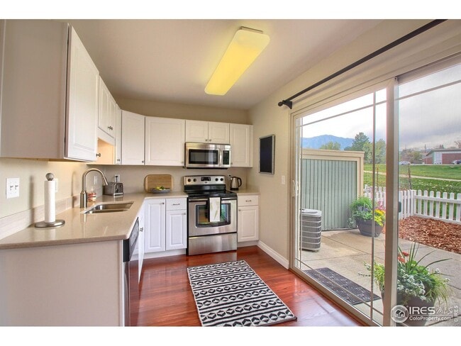 Photo - 855 W Moorhead Cir