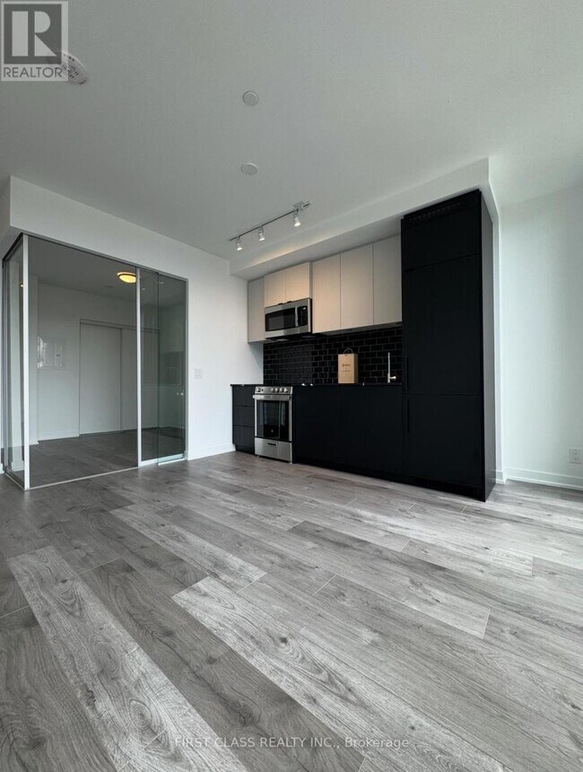 Photo - 285 Dufferin St Unit 504