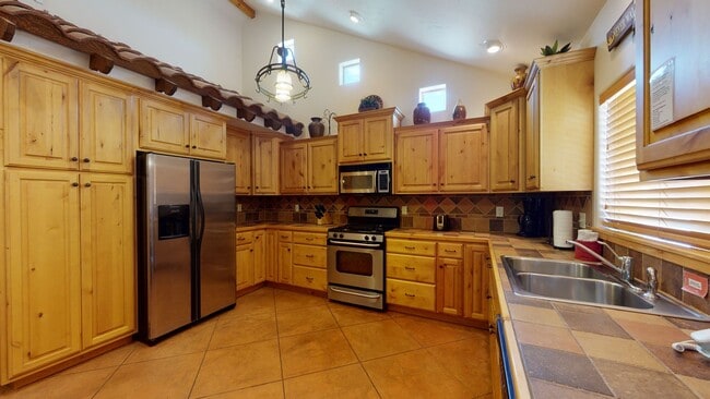 Photo - 3 Bedroom House by the Golf Course Fully F...