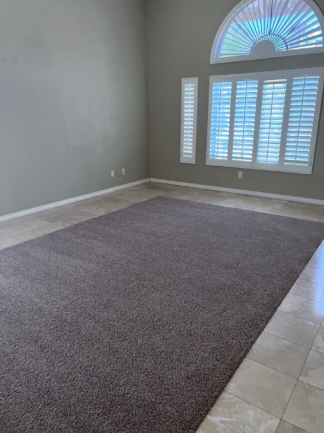 Photo - 5-bedroom split level home with GRASS/PRIVATE POOL