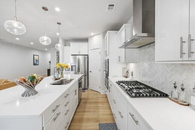 Photo - 440 Millsap Wy