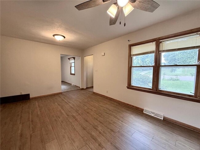 Photo - 718 E Elm St
