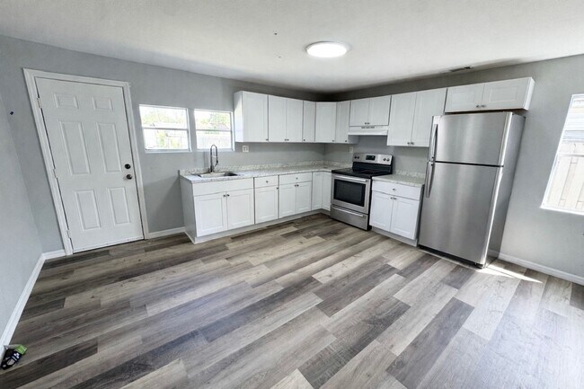 Photo - GORGEOUS REMODELED 3BR/2BA Zephyrhills Home with HUGE SCREENED IN PORCH and Shed