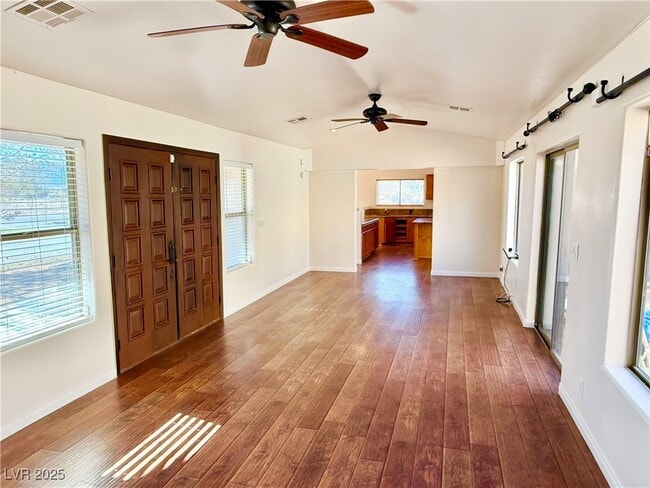 Photo - 1100 Dollar St