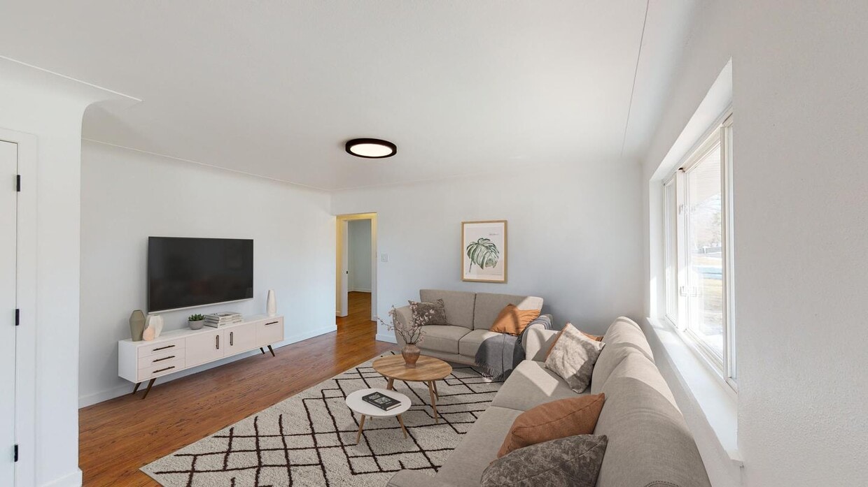 ?? Live minutes from Downtown in a peacefu... - Classic brick Montclair home with covered ...
