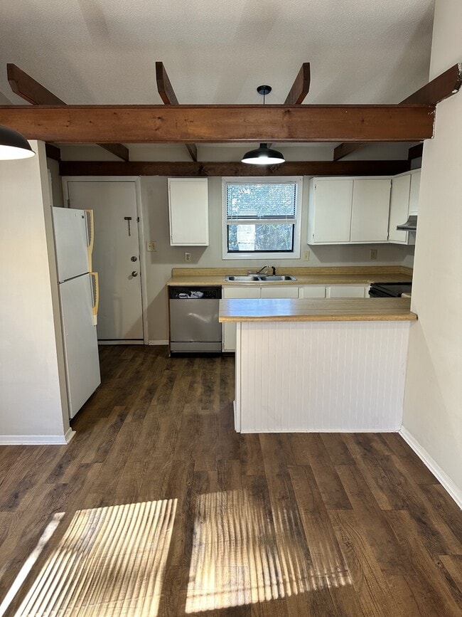 Photo - 138 Village Ct