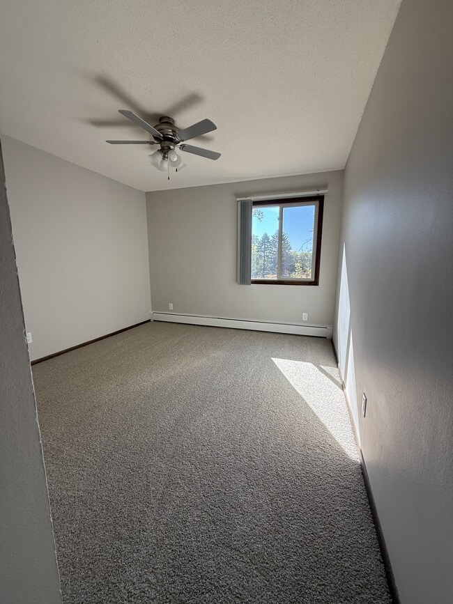 Building Photo - Evergreen East Apartments