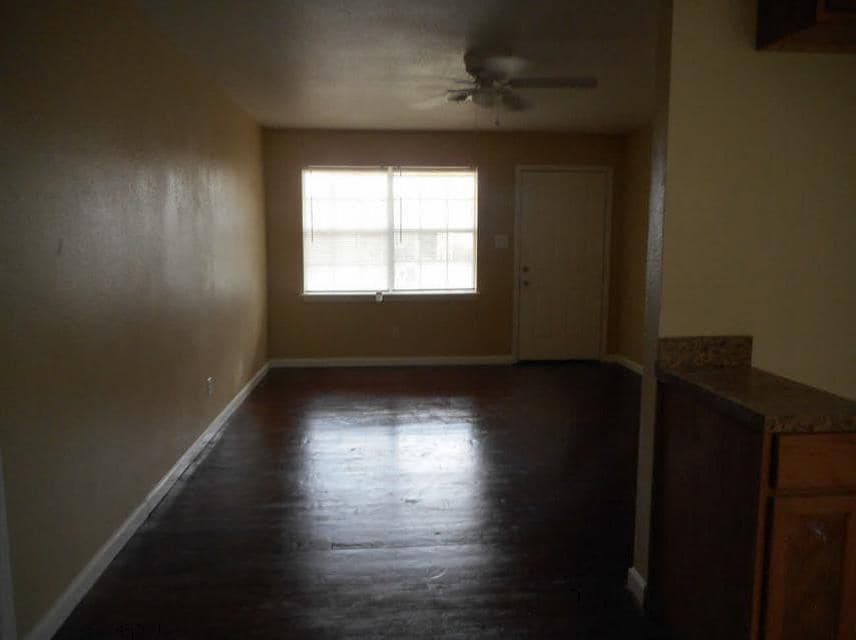 Photo - 721 Champs St