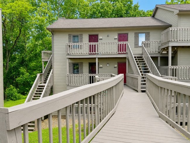 Building Photo - 9151 S Pointe Retreat Dr Unit Pointe Retreat #13