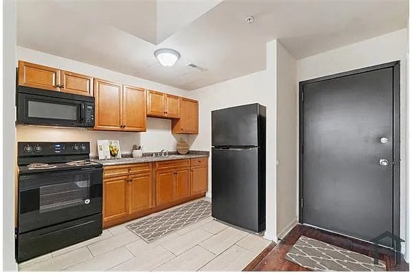 Building Photo - 317 E North Ave