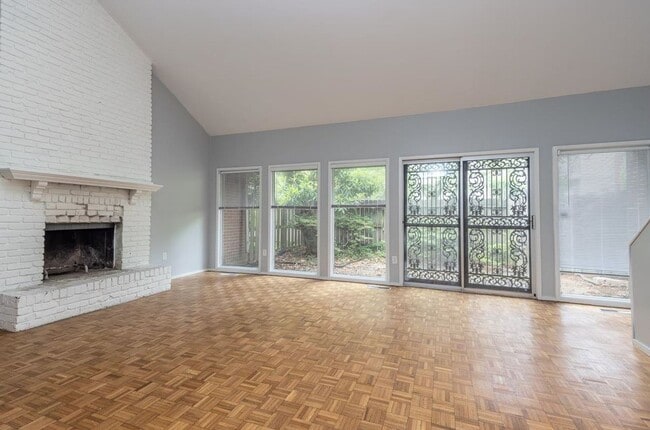 Photo - 3BD/2.5BA Townhouse located in Barfield Place!