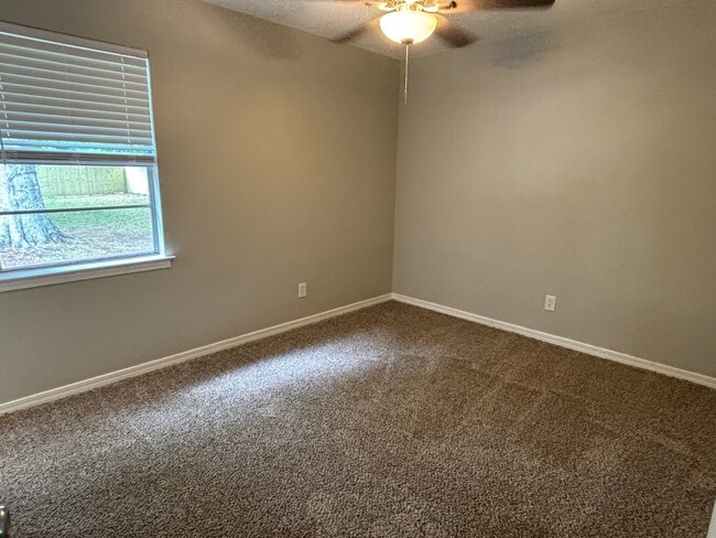 Photo - 145 Courtaulds Ave