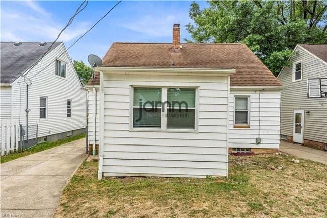 Photo - 18713 Waterbury Ave