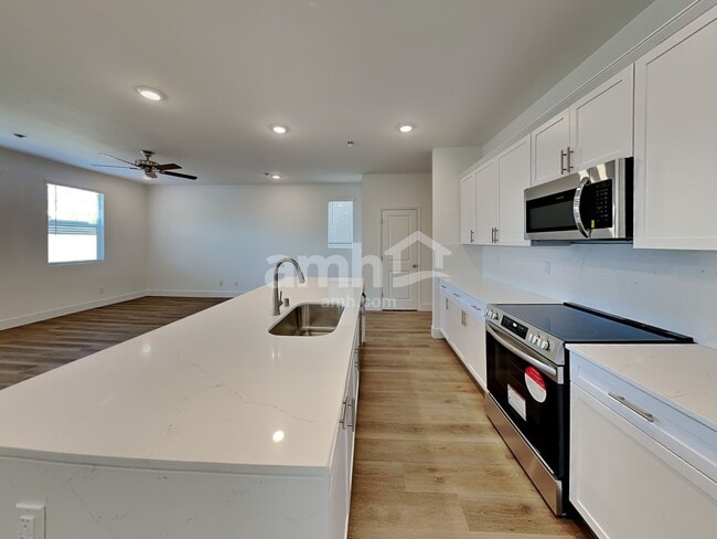 Photo - 9130 Fiesta Impatiens Ct