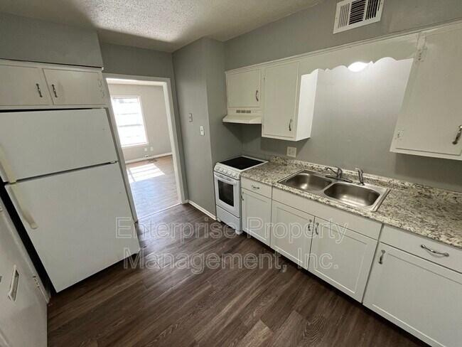 Photo - 3969 Southlawn Ave Unit 6