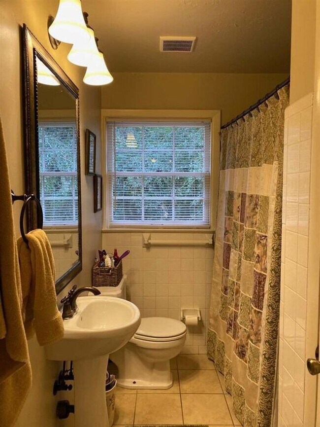 Photo - 3155 Lakeshore Dr