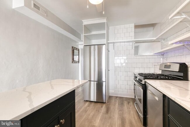 Photo - 860 W 33rd St