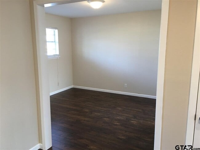 Photo - 1101 Balmoral Dr