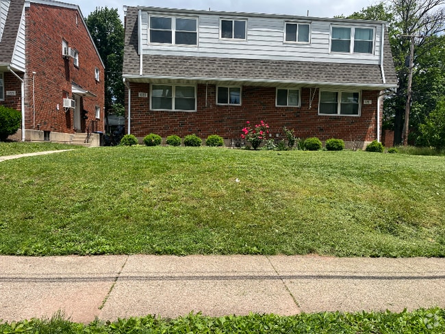 Building Photo - 1223 W Marshall St Rental
