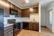 2BR, 1BA - 595 SF