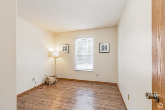 2BR, 1 BA - 850SF - Bedroom