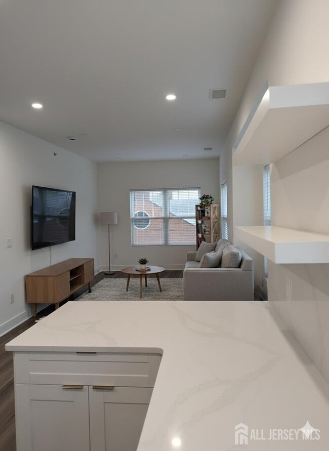 Photo - 581 Middlesex Ave