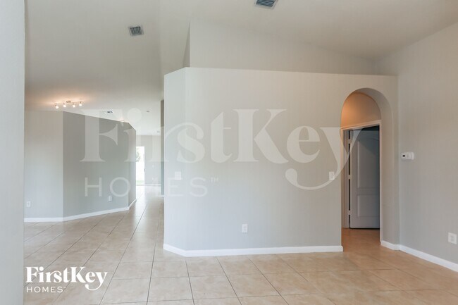 1700 NE 37th Pl