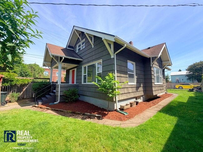 Photo - Classic Tacoma Craftsman | Fenced Yard, Garage & Pet Friendly