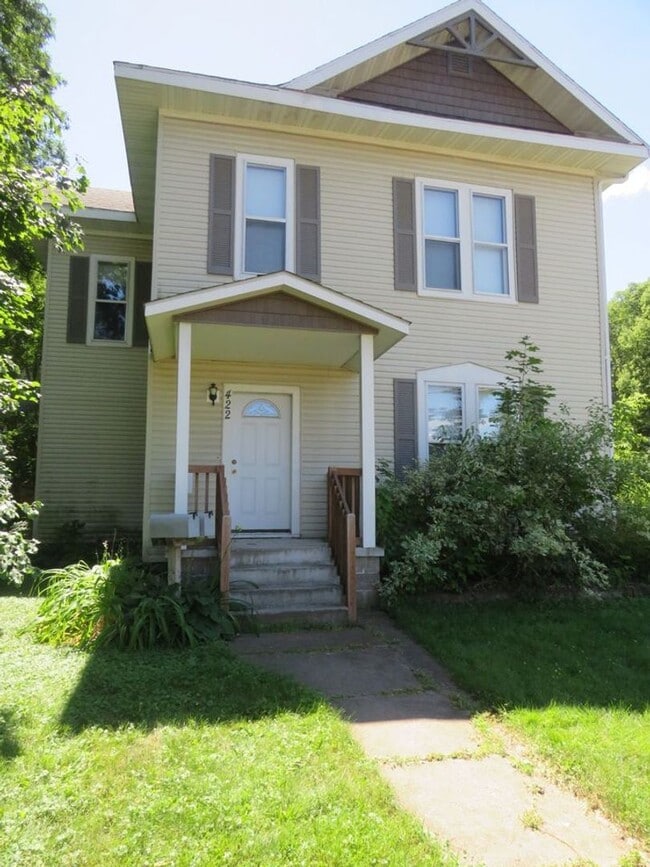 Building Photo - 422 Superior St Unit 1