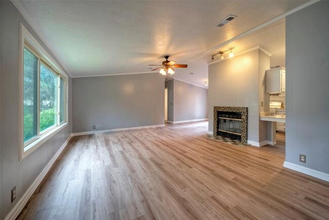 Photo - 125 Queen Anne Cir