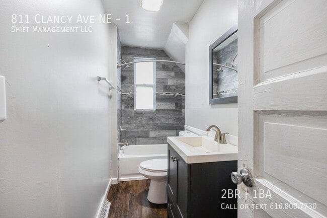 Photo - 811 Clancy Ave NE