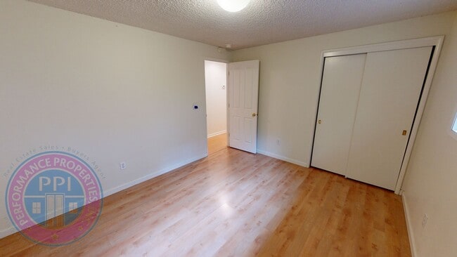 Photo - Lake Oswego! Lake Grove Ranch, Beautiful Outdoor Living Space, Park Like Setting!  Single Level R...