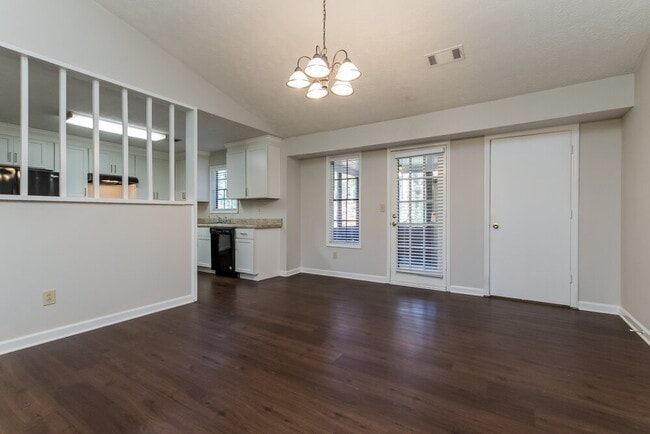 3048 Jonathan Ct SW