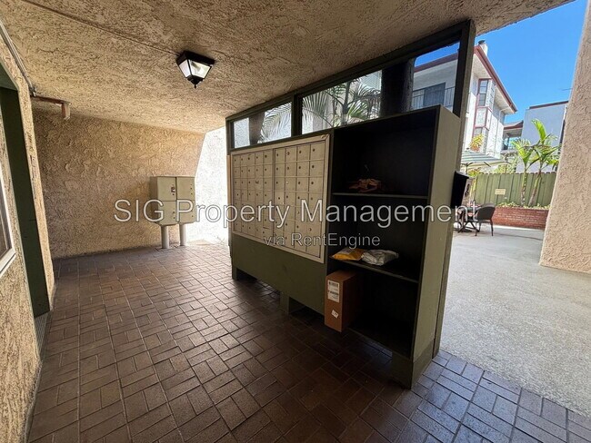 409 Burchett St Unit 104
