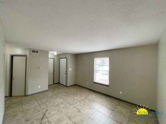 Photo - 144 Valencia Dr